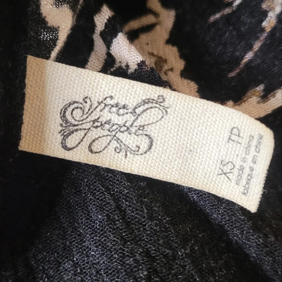 Free People Over Sized Black and White Hibiscus Swing Tunic Dress sz XS - Picture 4 of 9